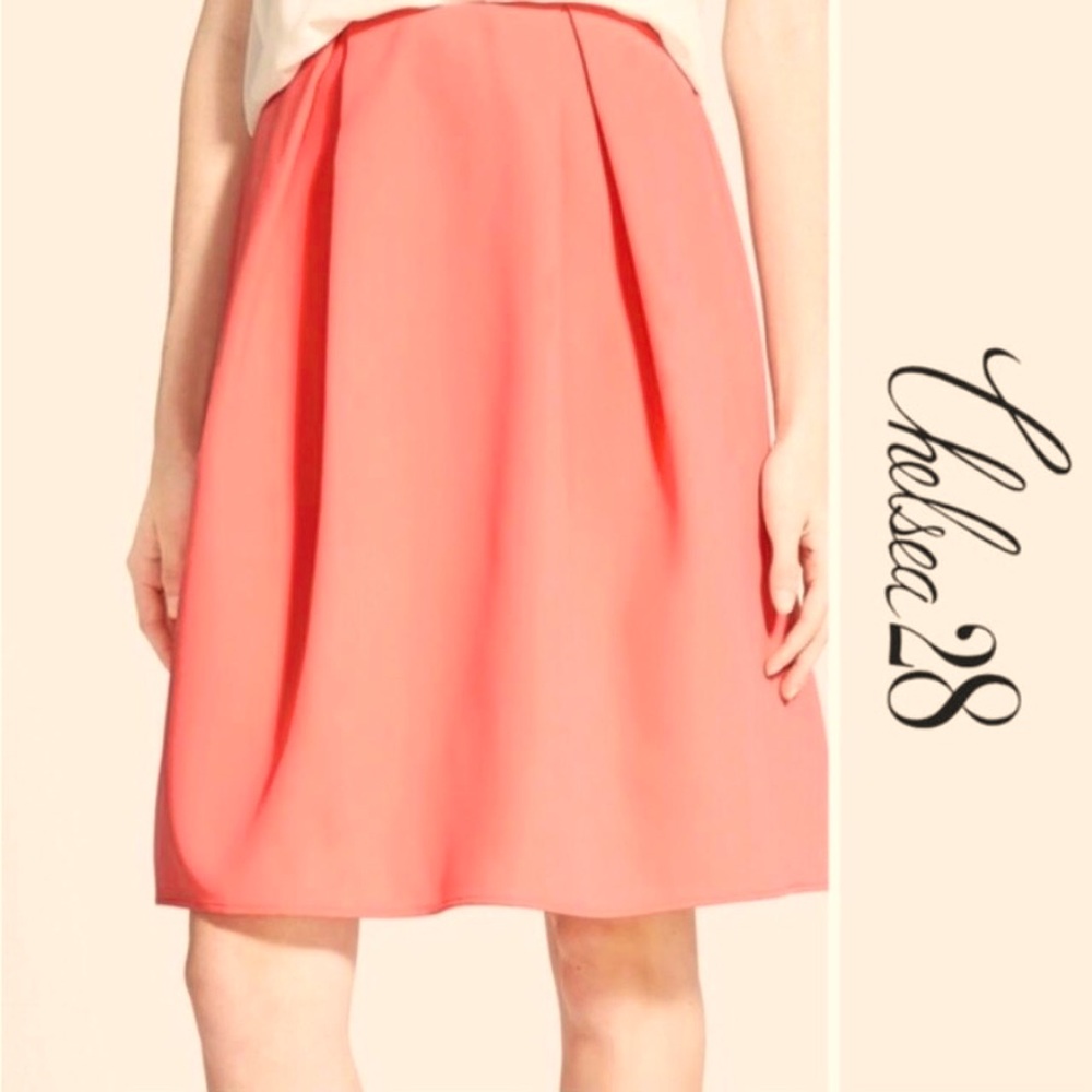 Chelsea 28 : A-line coral/pink pleated skirt. Size Small